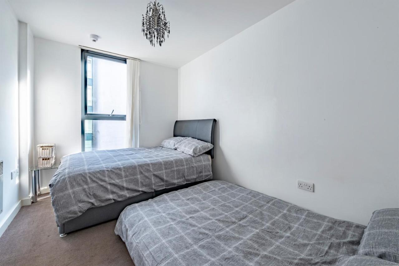 Skyline Tower Apartment Манчестър Екстериор снимка