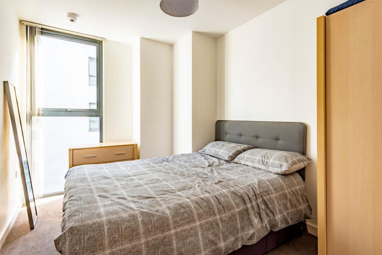 Skyline Tower Apartment Манчестър Екстериор снимка